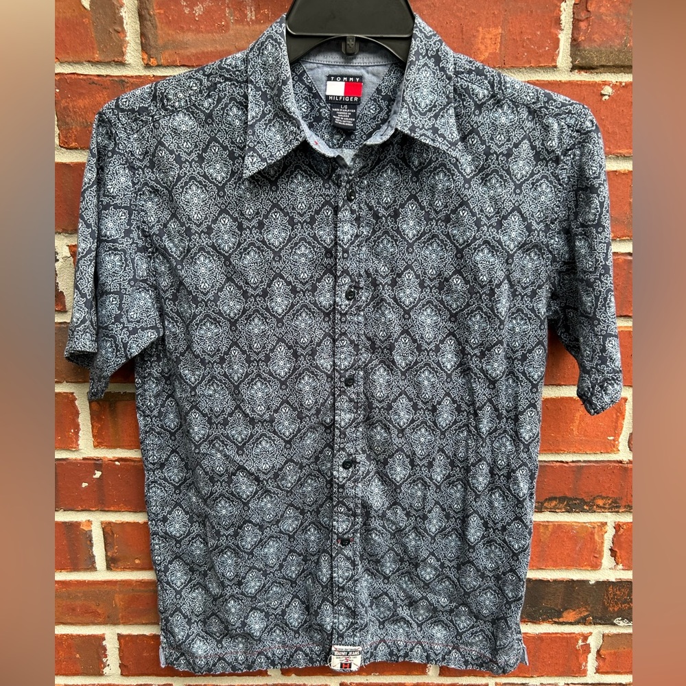 Tommy Hilfiger Mens Short Sleeve Button Down Shirt. Size Large